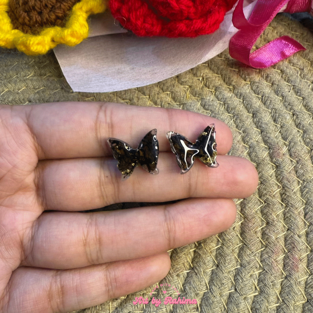 Mini butterfly stud earrings with preserved real flowers