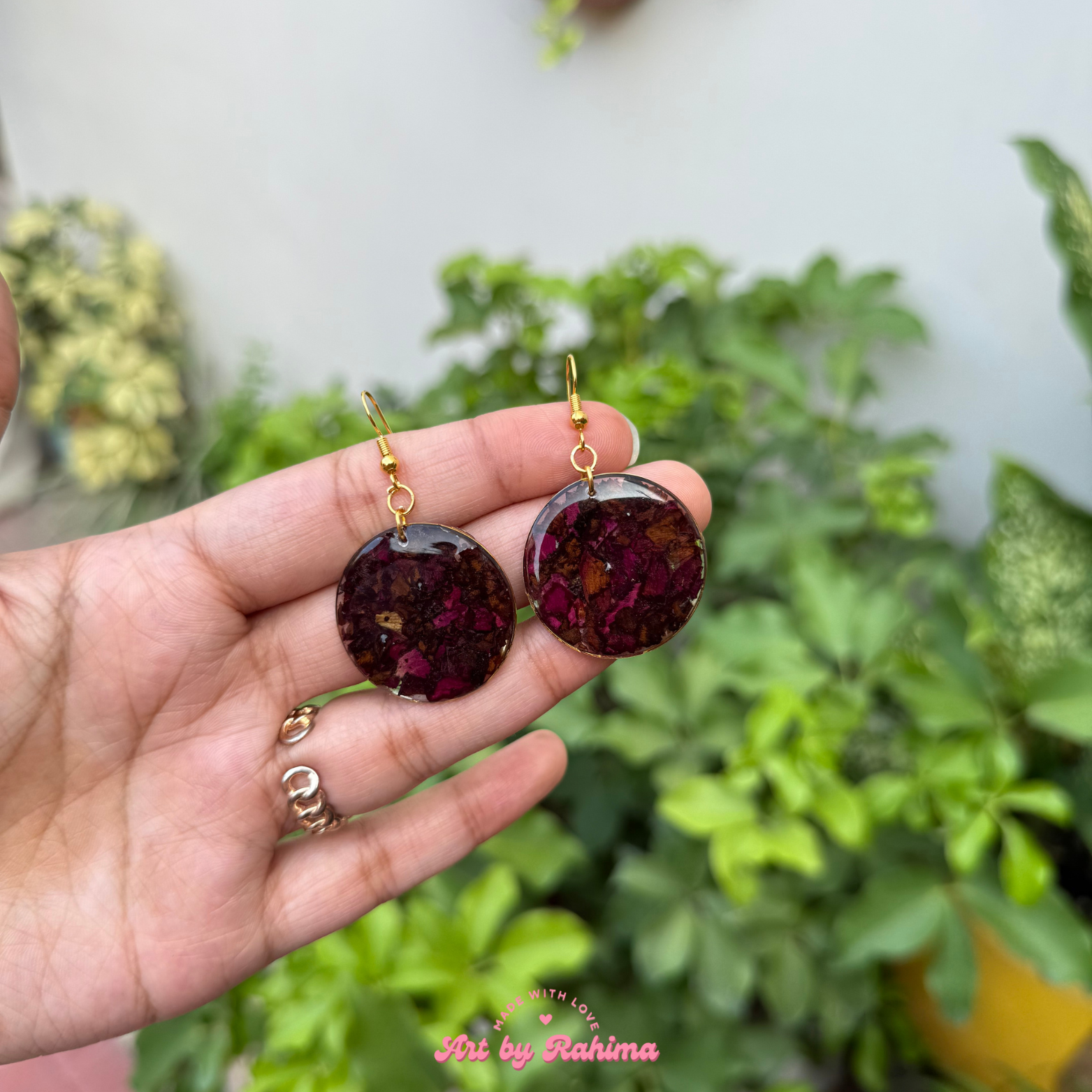 Resin drop earrings with preserved real flowers