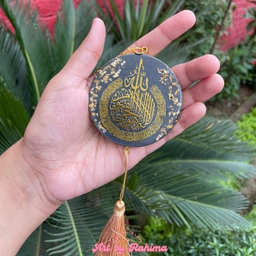 Resin car hanging with Travel Dua displayed in car